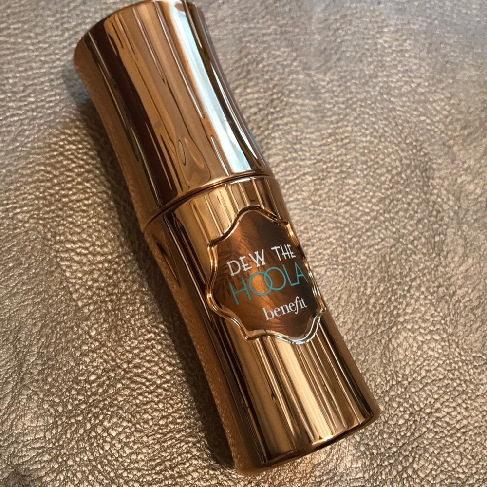 Dew the hoola Benefit soft matte liquid bronzer